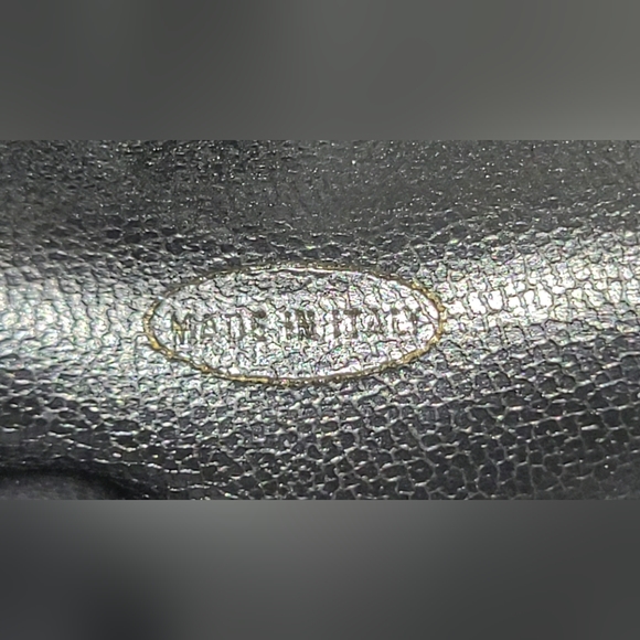 CHANEL Caviar Leather Vintage Bucket Bag with 6 1.7" CC Logo in 24K Gold Plated - Picture 12 of 13